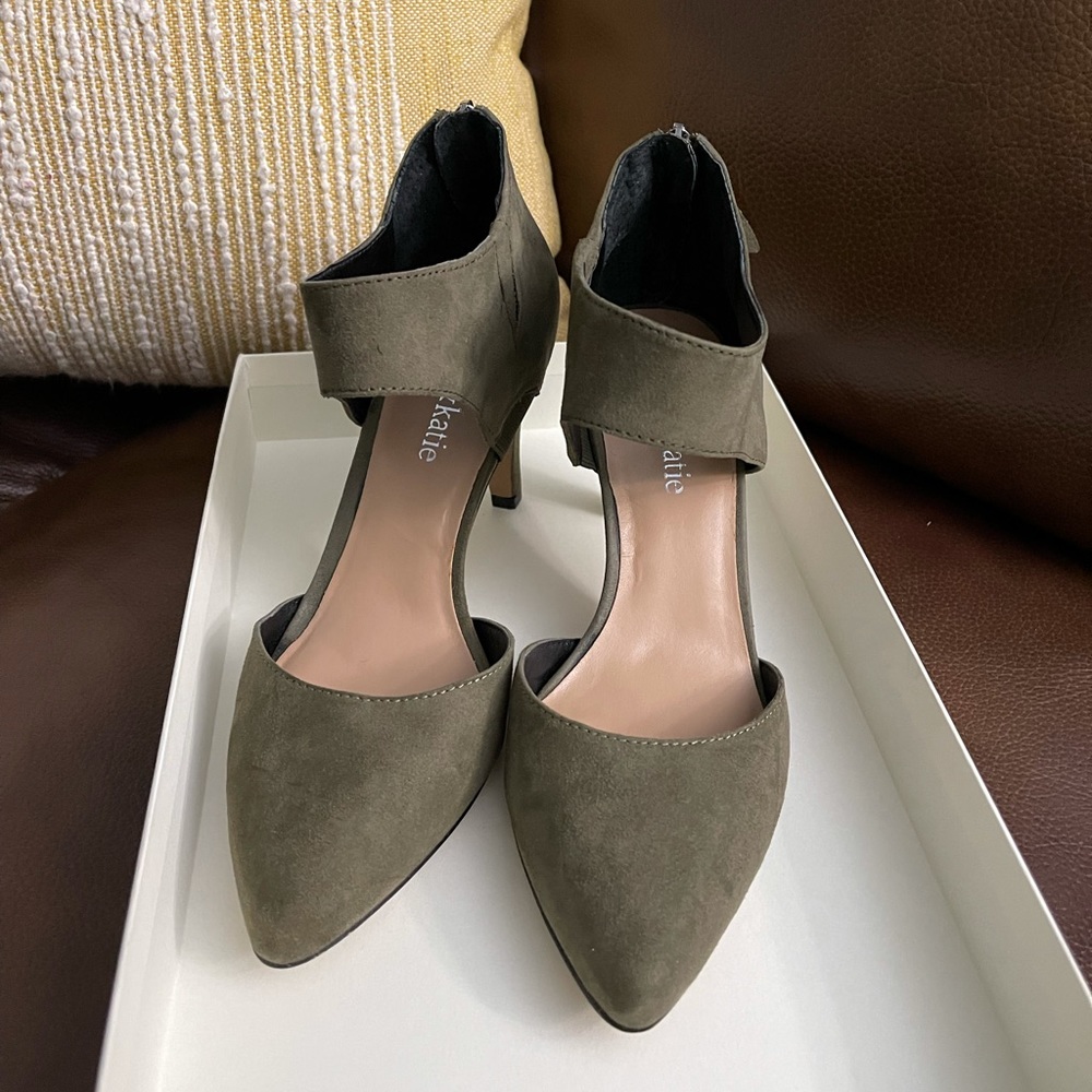 Kelly & Katie Pump (NWOB) Size 6